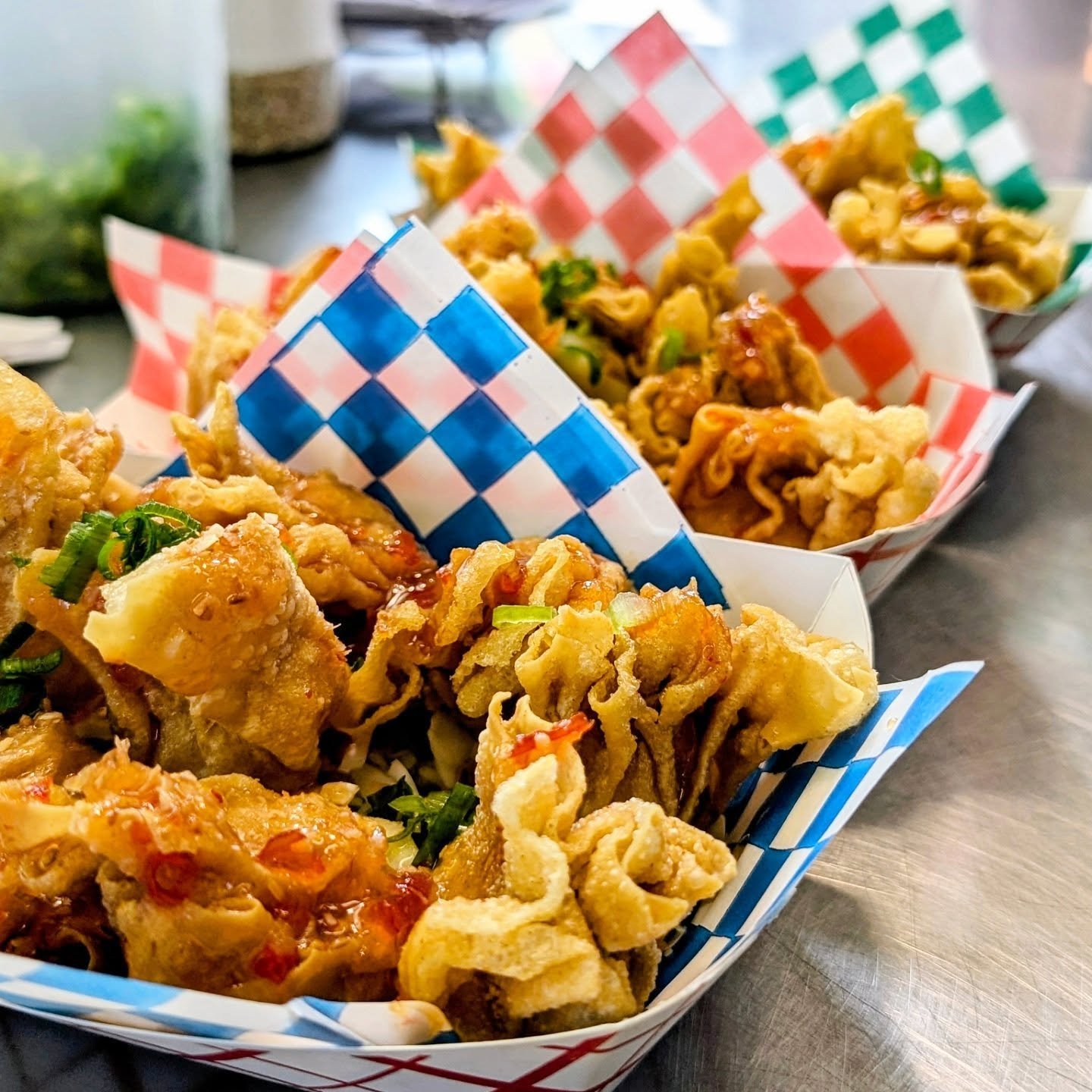 FOOD TRUCK SEASON BABY 🥟🥟
Its our 10th season and it's starting THIS SATURDAY in Hamilton at @sewhungry_ottawast 🎉
Come on out and say on Ottawa street from 12 to 9. We can't wait to feed you!!