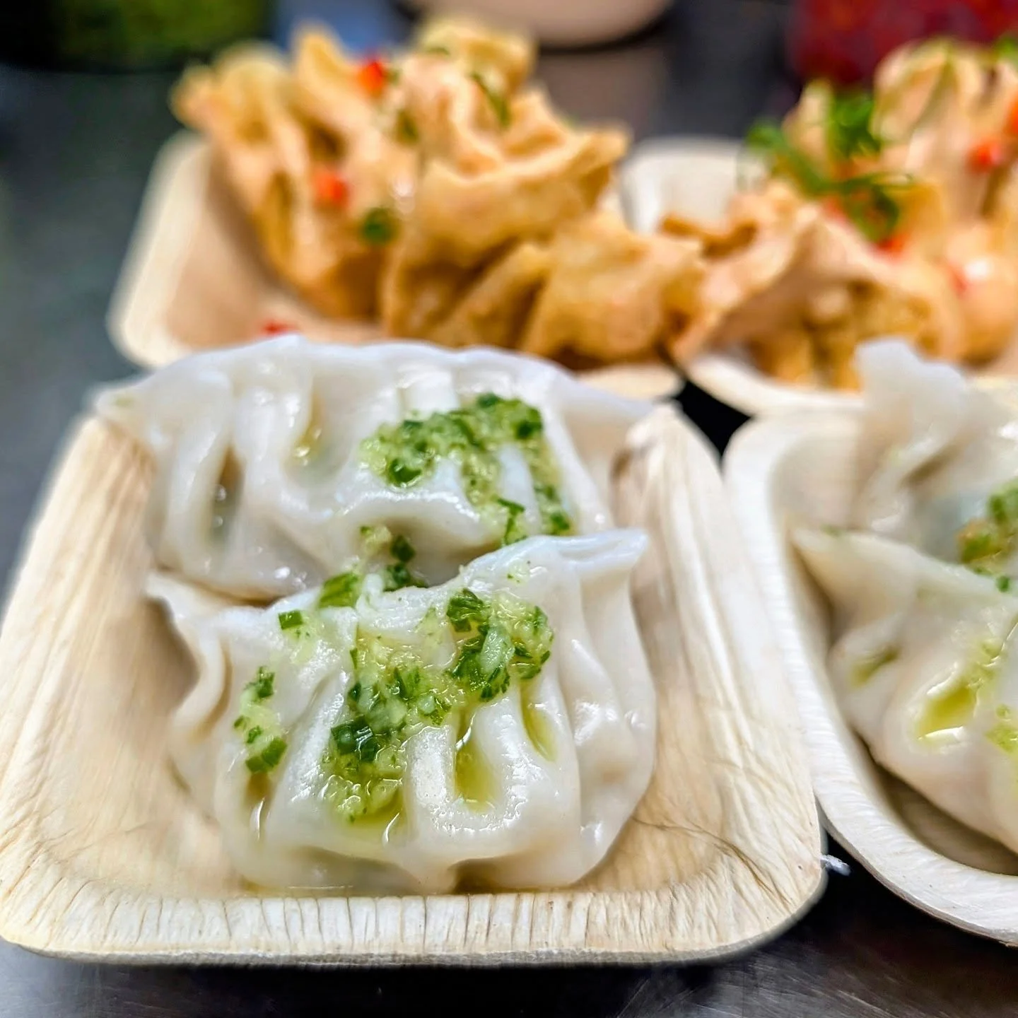 Mmmm thinking about these Hainan Chicken Dumplings with ginger scallion dressing we made for a catering 🤤🤤🤤
Shoot me an email for your catering needs ➡️ hello@feasto.ca