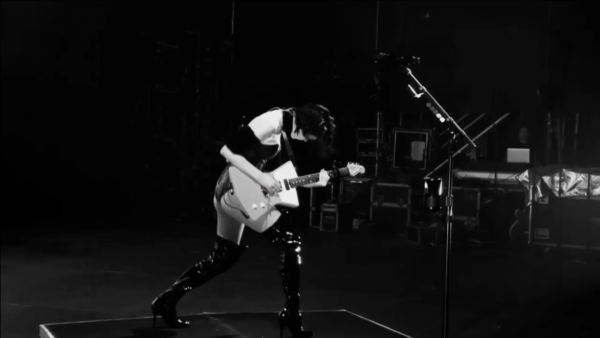 BFJW242540O_US_F24_JDTW_GuitarFace-3Celebs_OLL_16x9_30s_EN_GL_MICUSA_YouTube_Unslated.01_00_19_23.Still022.jpg