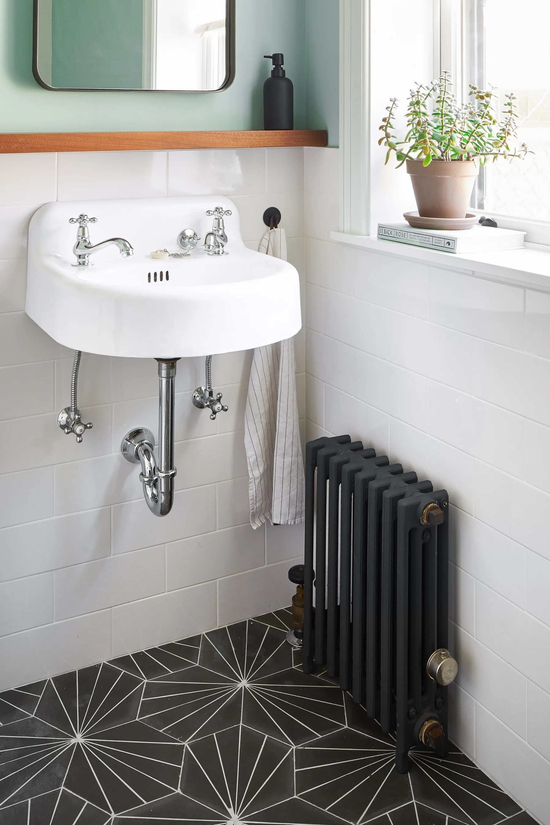 104-prospect-manor-bath-sink-radiator-detail.jpg