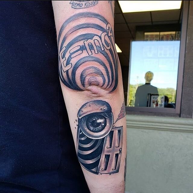Welcome to the twilight zone! By Kristen Osborne @kristenosbornetattoos #Recklesshearttattoo #yeahthatgreenville #greenvillesc #greenville #greenville360 #greenvilletattoo #badasstattoo #tattoo #tattooinspo