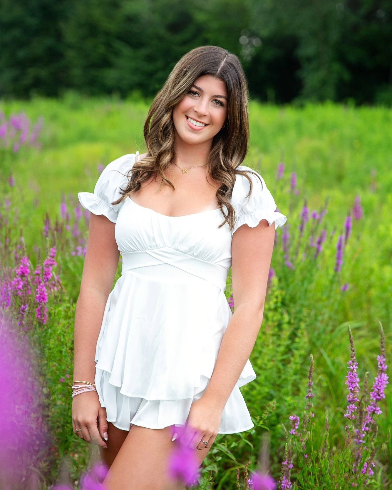 It may not be Senior Sunday, but here's a little sneak peek for the gorgeous @kayleebesco 😍 You'd never know it was literally raining on her in the first photo! I had the best time with you and your hype girls 💕

#tlpseniors #traceylynphotography #