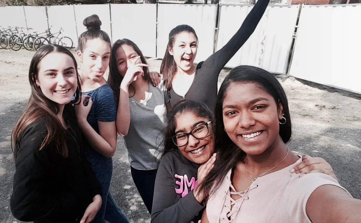 Shaili underviste om bahá'í til alle 10.-klassingene på skolen sin