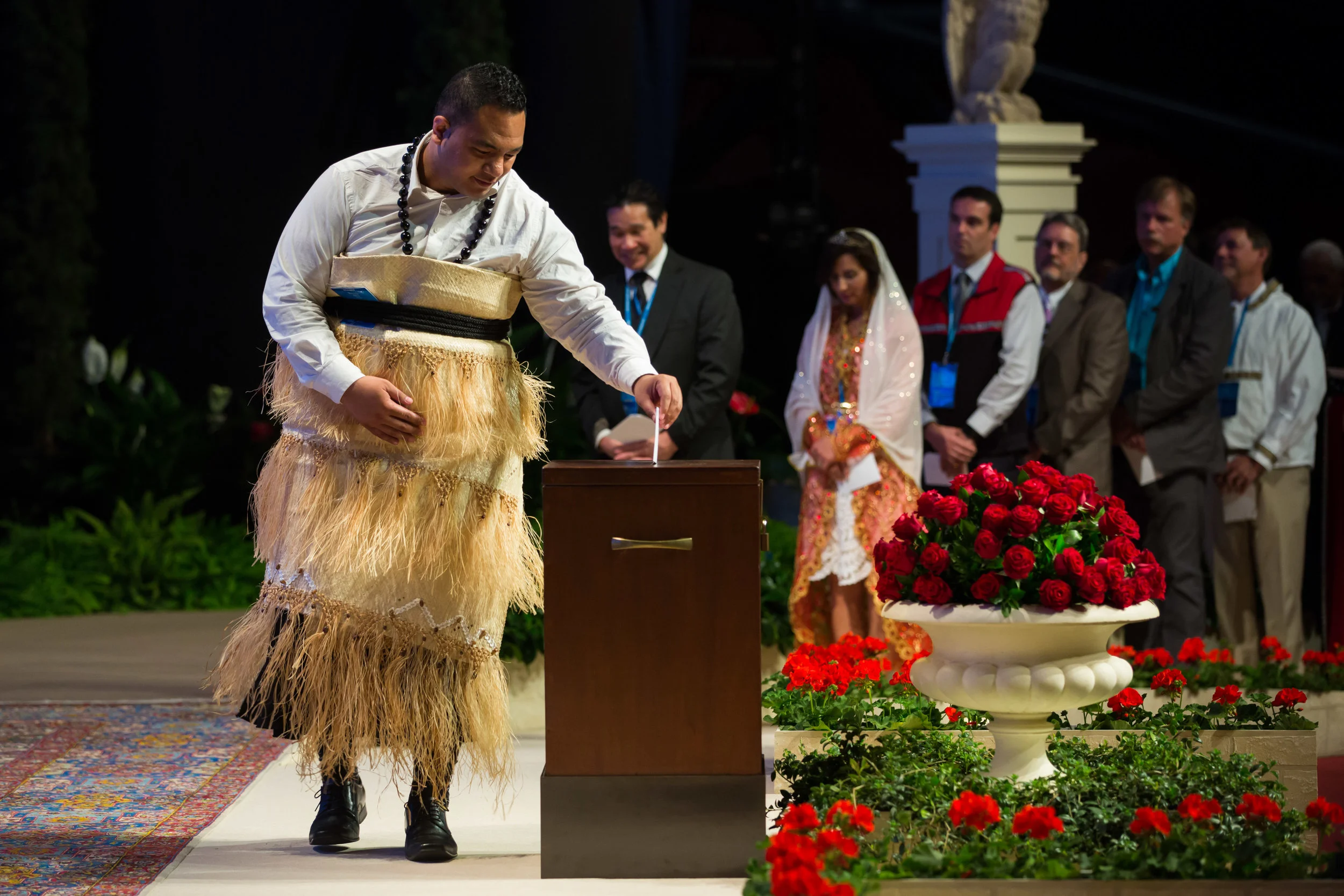 Representanter fra hele verden velger Det Universelle Rettferdighetens Hus
