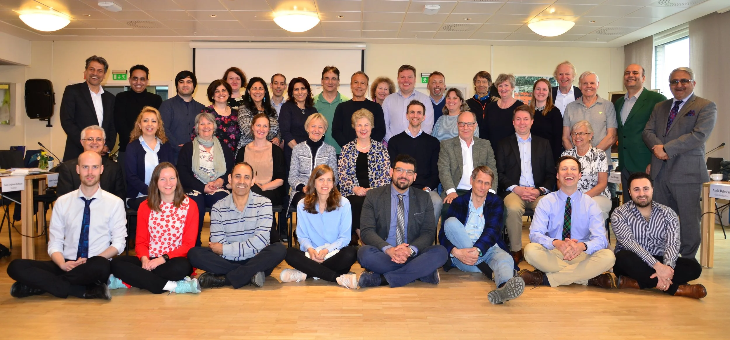 Delegater, medlemmer av Nasjonalt Åndelig Råd og representant for Kontinental Rådgivernemnd samlet ved det nasjonale årsmøtet 2019.
