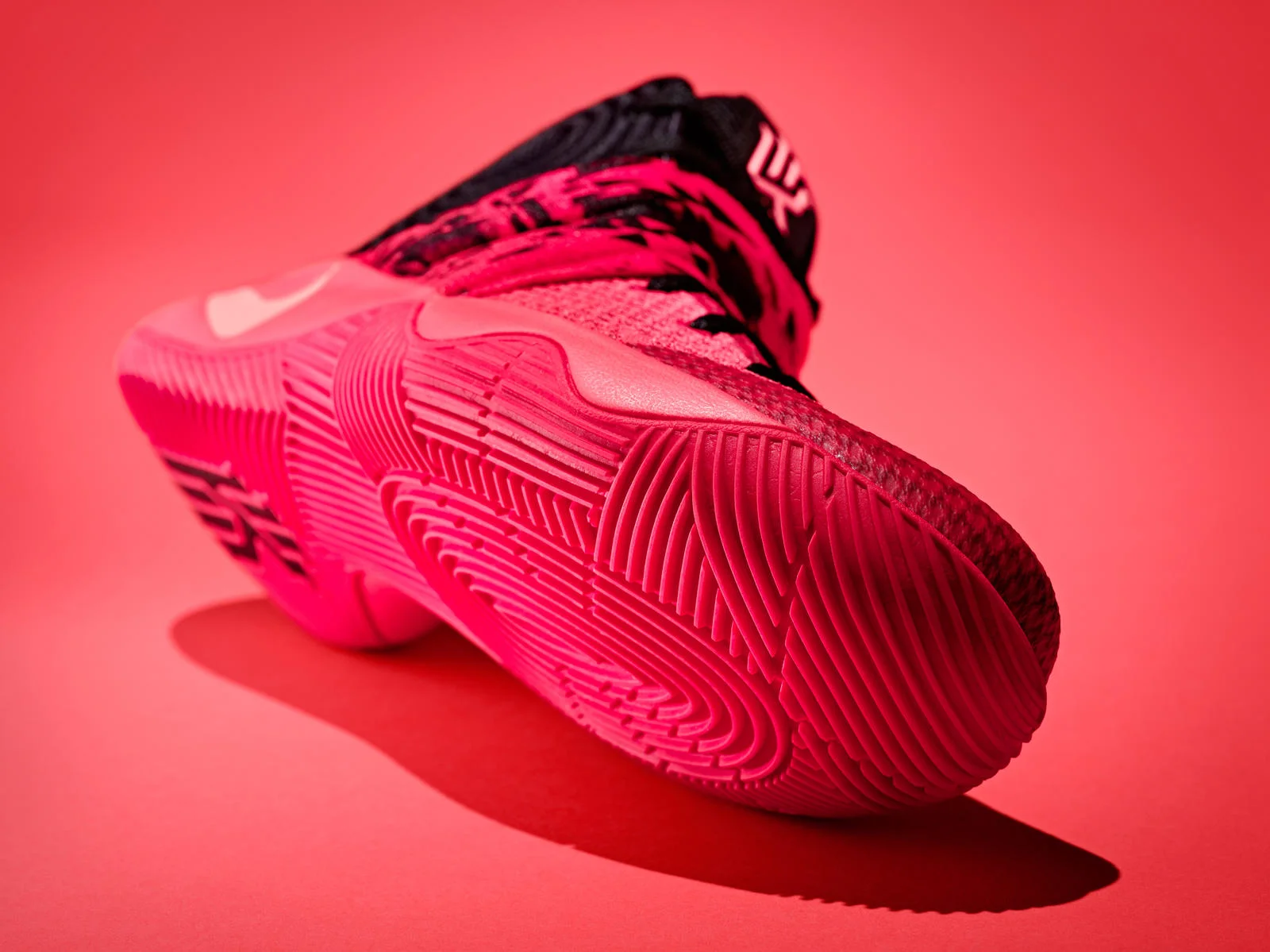 15-600_Nike_Kyrie_2_Detail_D-01_native_1600.jpg