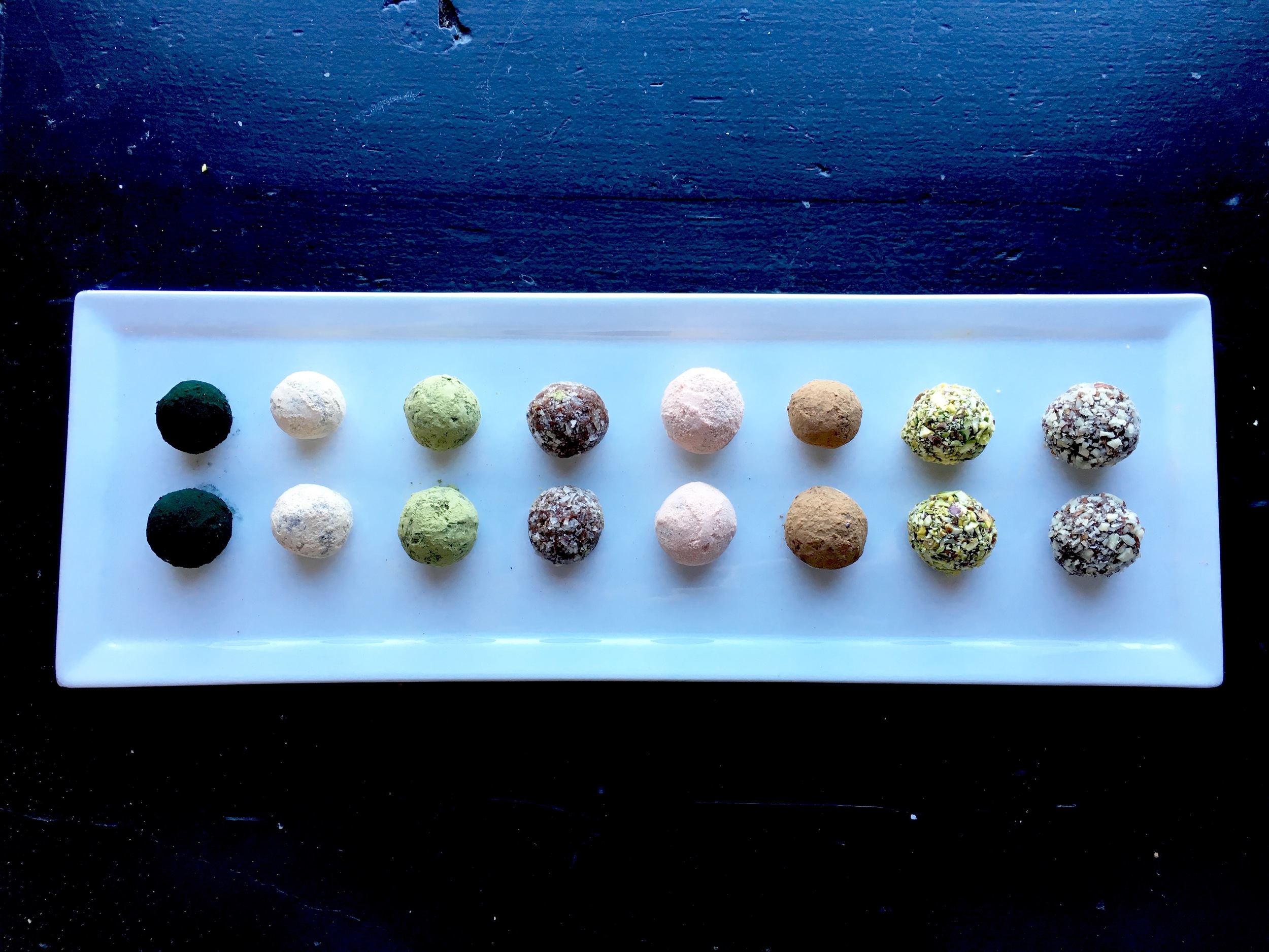 Truffles! (from left to right) // Spirulina / Lucuma / Matcha / Smoked salt / Pomegranate powder / Cacao / Pistachio / Smoked salt + hazelnut