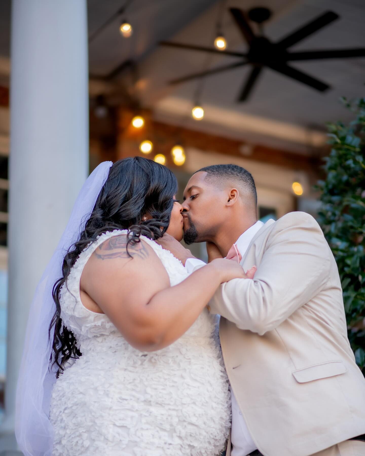 Celebrating 5 years of love, laughter, and happily ever after! Cheers to the beautiful journey ahead 💕🥂

#tancrowderphotography #tancrowderphoto #nikonshooter #birminghamphotographer #birminghamphotography #bwp 
#alabamaphotographer #bgwac #bookme 