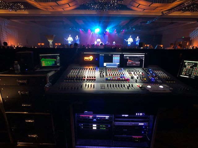 Out on the road,  this time in San Antonio, TX

PA: @dbaudiotechnik_gmbh (ETP)
Mains:  8 V/side
Infill: 4 V/side
Front Fill: (2) Q10
Delays: (4) hangs of (6) V
Subs: (8) JSub + (4) J-Infra

Control: @midasconsoles Pro9 (JC Audio)
(1) DL251 + (1) DL15