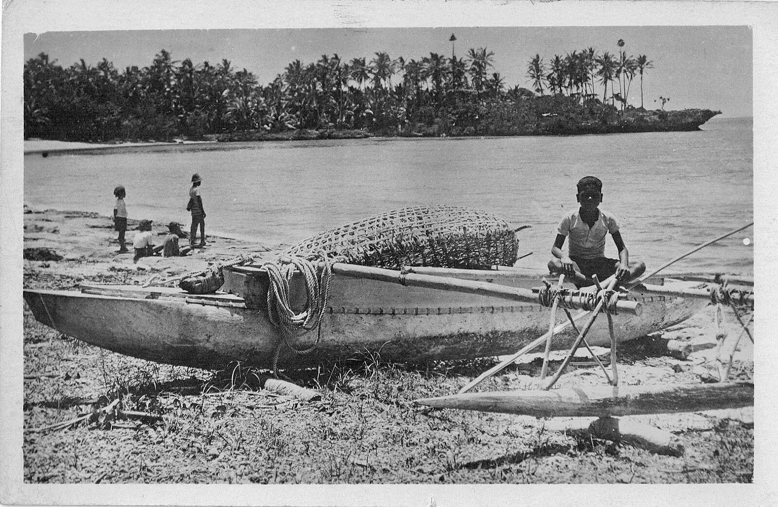Vanuatu canoe ca 1930.webp