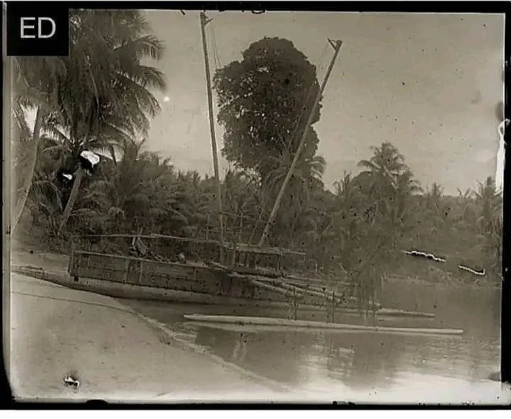 Siassi canoe 3.jpg