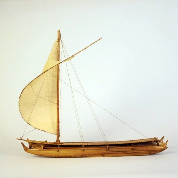  A beautiful double hull canoe model. Maker unknown. 