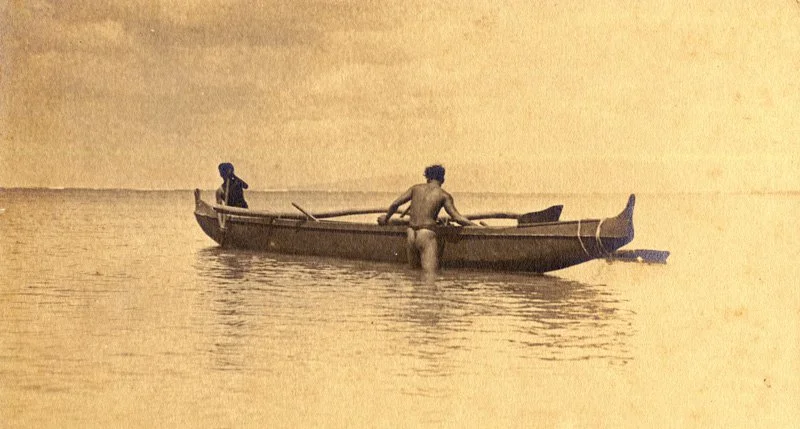  This photograph, titled  Hawaiian Canoe, Kaneohe Bay,  was captured by A.R. Gurrey Jr. around 1915. 