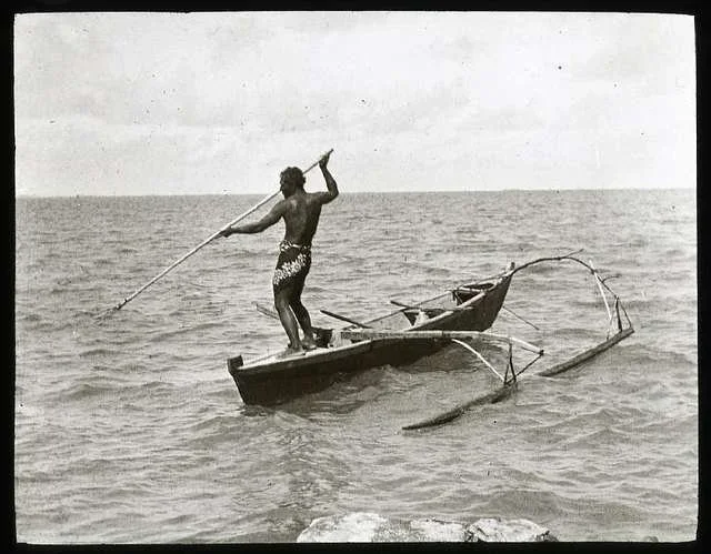  Native throwing spear on bord a “tipai-Hoe” 