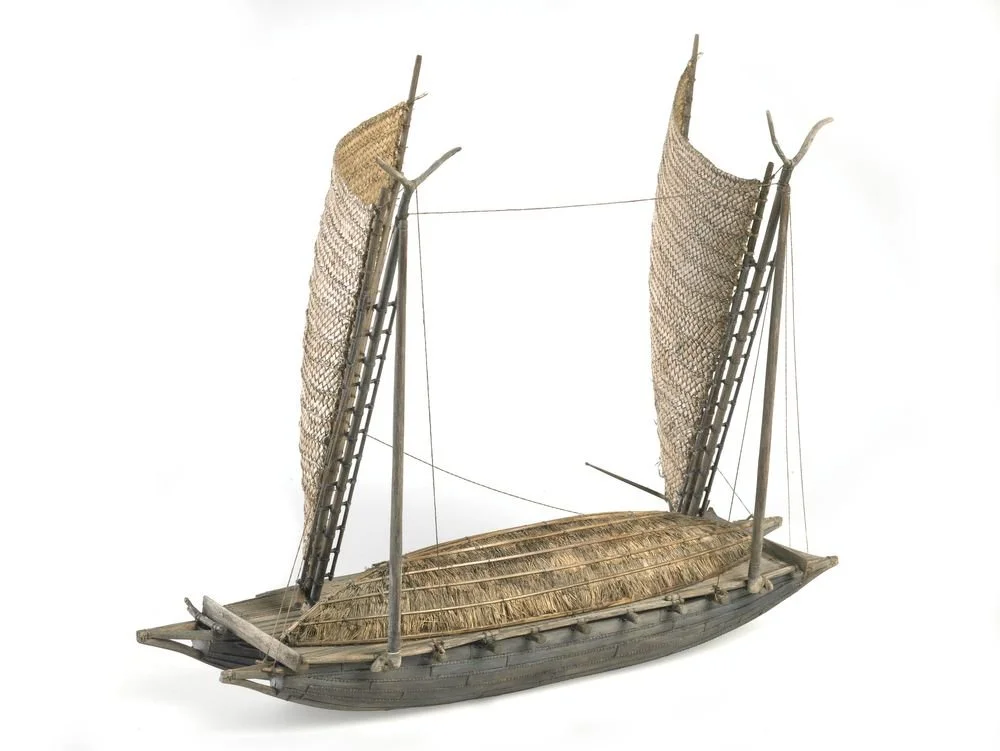  Te Papa Collections Model pahi (sailing canoe from Tuamotu). This item is a 1:35 scale model of a  Pahi,  a double-hulled sailing canoe from the Tuamotu Archipelago. It was crafted in 2007 by Izzat Design Ltd in New Zealand. 