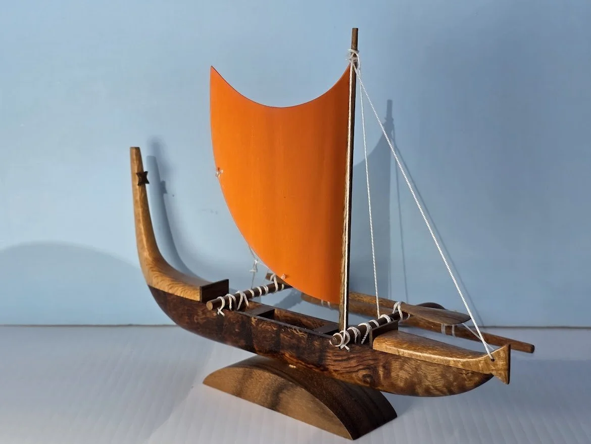 Cook Islands canoe side view.jpg