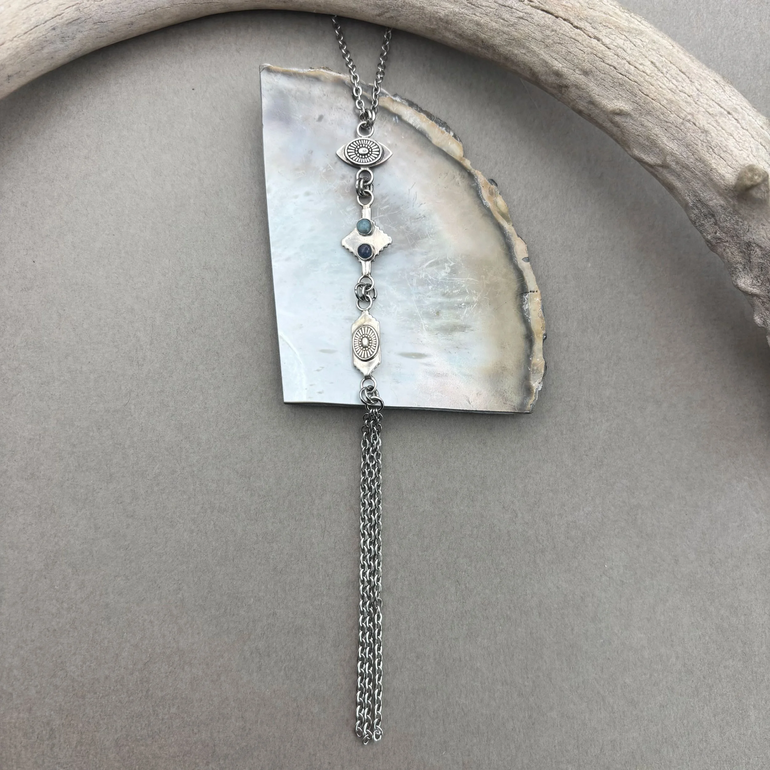 Meadow-necklace-eye-shell-silver.jpg