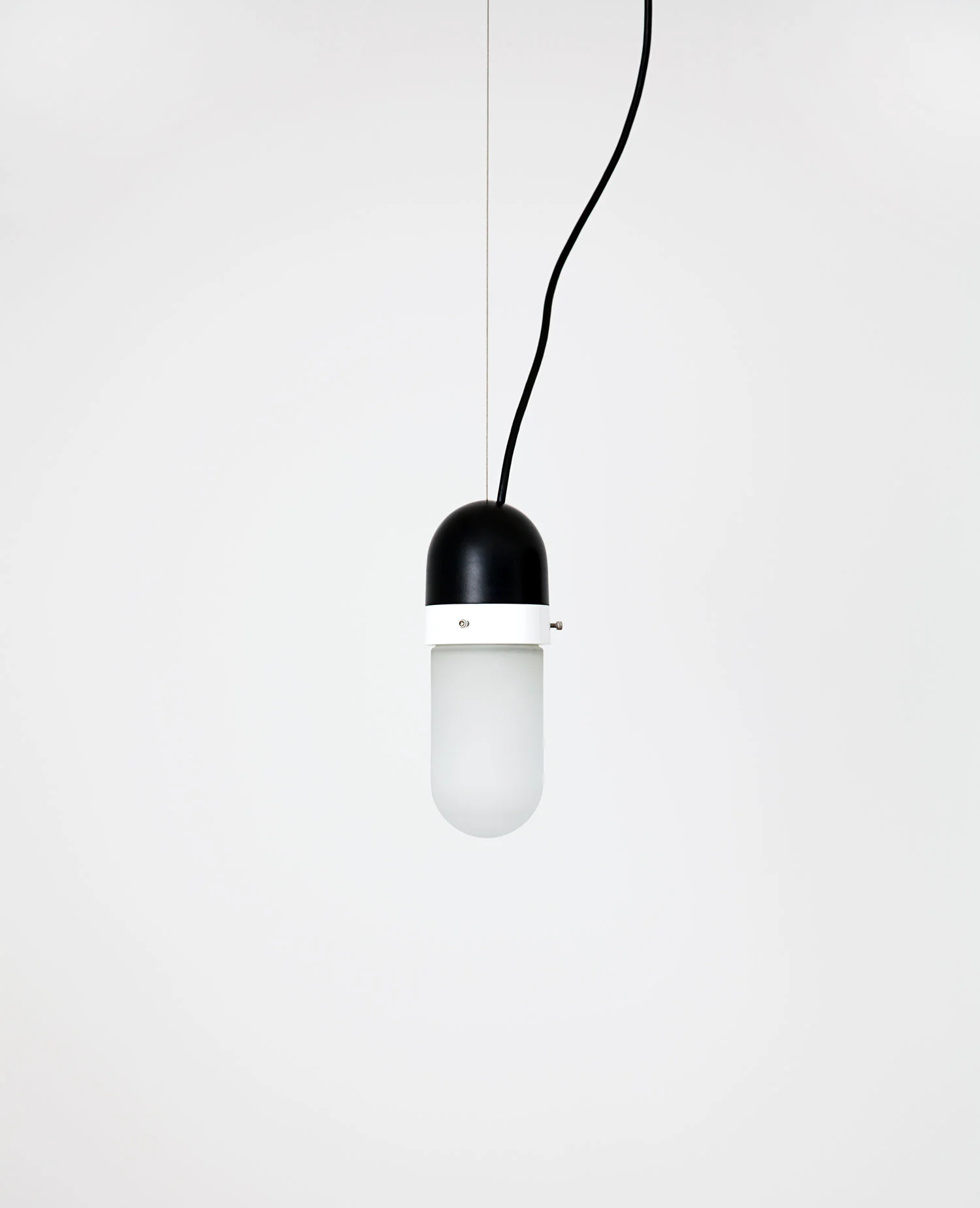 Well Light Pill - Black/White