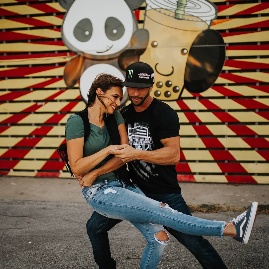 Flashback to that one time I drove to Dallas to meet one of the coolest couples around! I can't wait to get back to more engagement sessions!
&bull;
&bull;
&bull;
#dallastexas #dallasweddingphotographer #dallasengagement #texasphotographer #austinpho