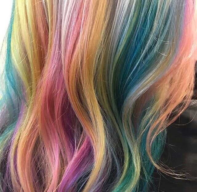 It&rsquo;s a pastel rainbow 🌈 kinda day! Hair play with @taracroftbeauty @sigmasquaredsalon 
#joicocanada #joicointensity #yyjsalon #yyjbeauty #bearainbow #sharethejoi
