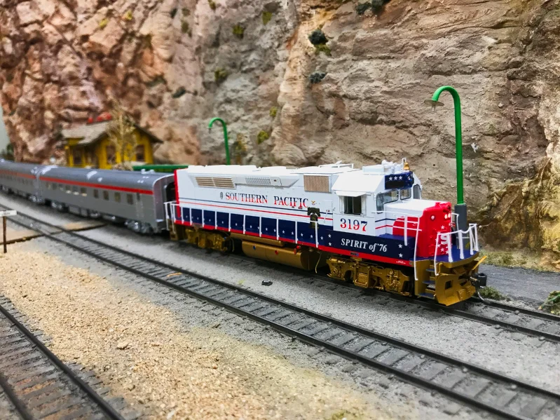 SP GT40T-2 Bicentennial locomotive. David Dodds, modeler.