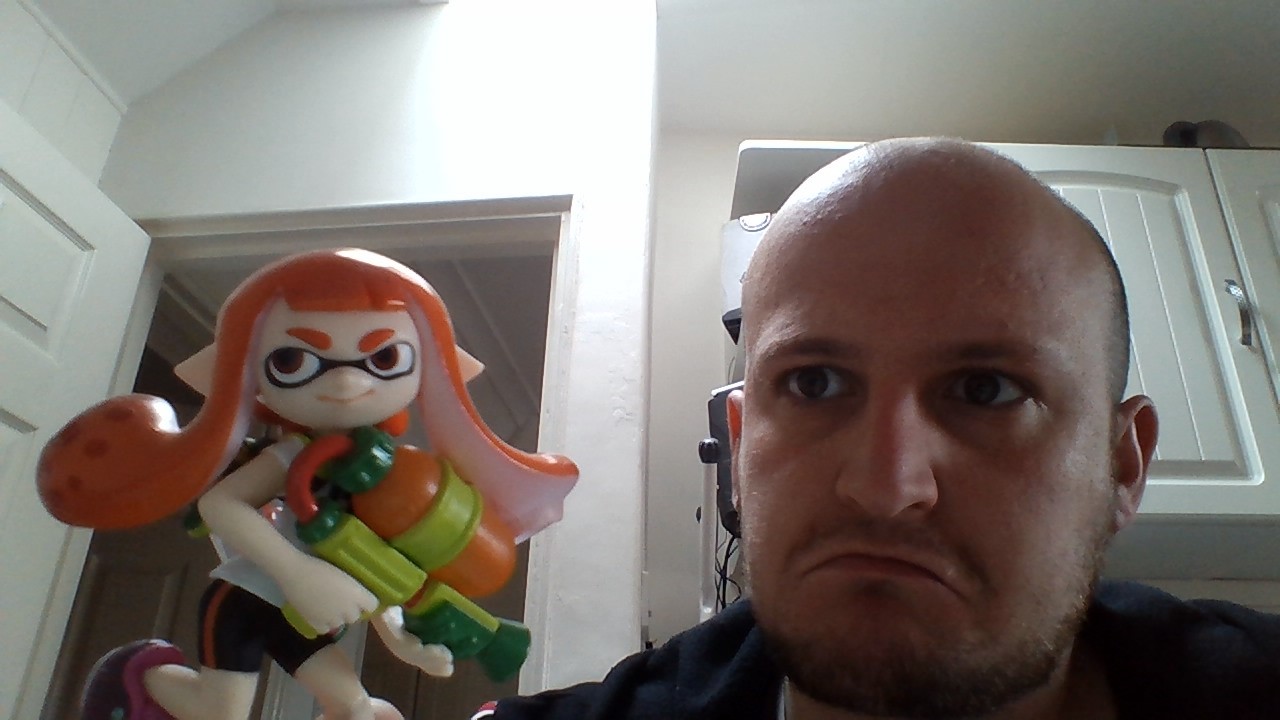 My name is Ross Kemp, an' I'm 'ere in Inkopolis where gang related violence is tearing the community apart. This young lass might look like a kid now, but before long she'll grow up to be another squid statistic.