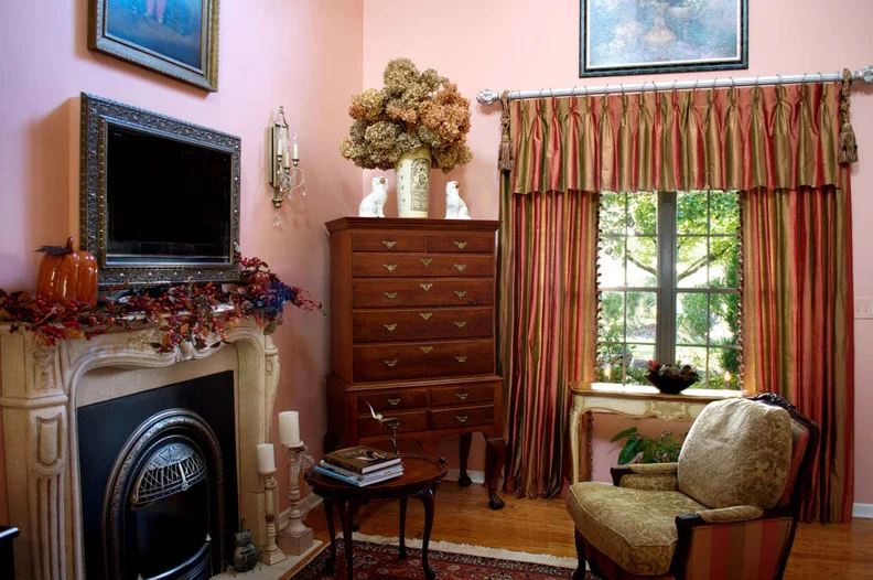 SENSATIONAL-SURROUNDINGS-LIVING-ROOM.jpg