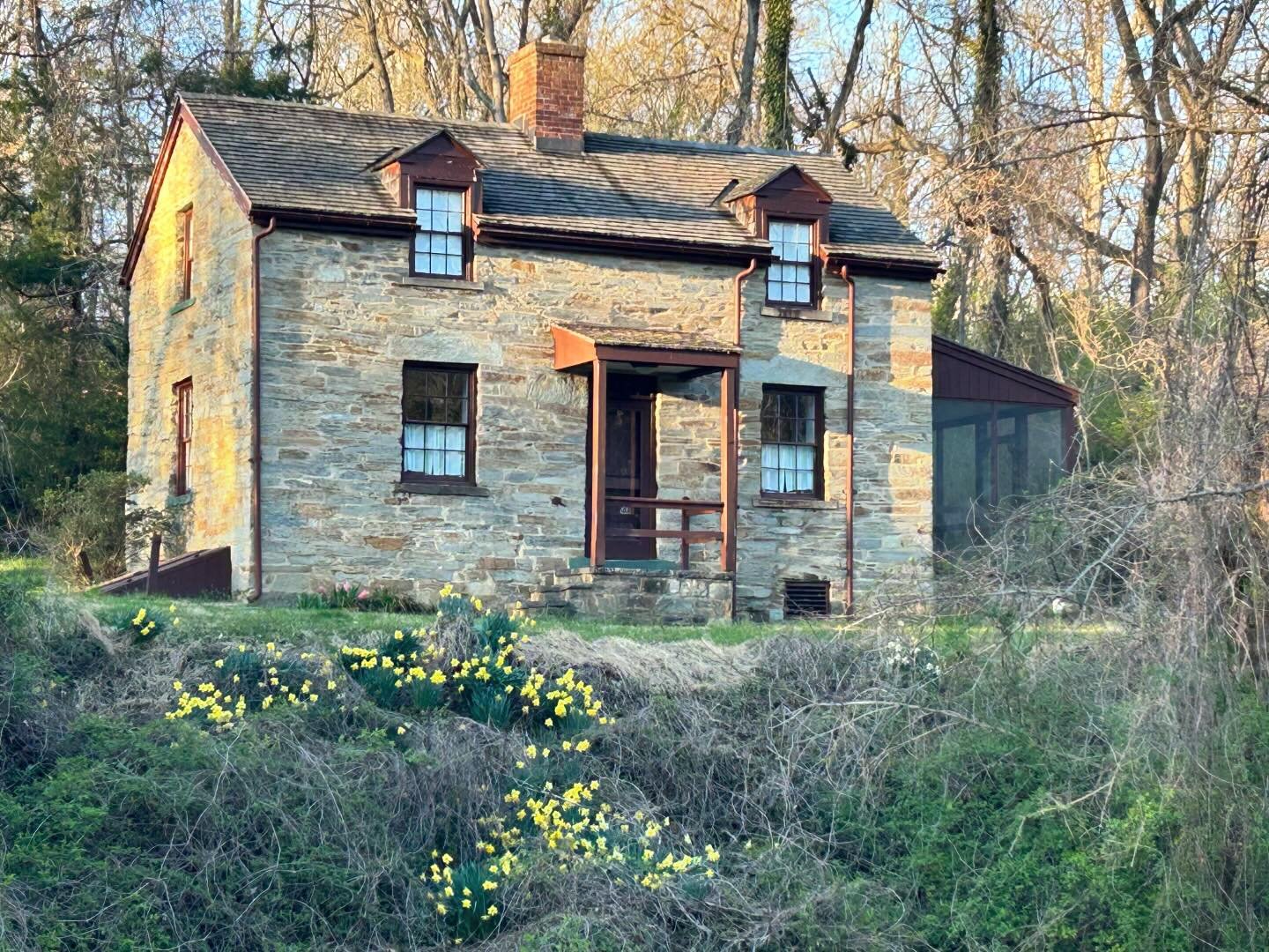 Home for the night. 

The @canaltrust maintains historic lock houses along the @ChesapeakeandOhioCanal that can be rented. Some are just outside the nation&rsquo;s capital, for when a weary Washingtonian wants an evening in the woods along the Potoma