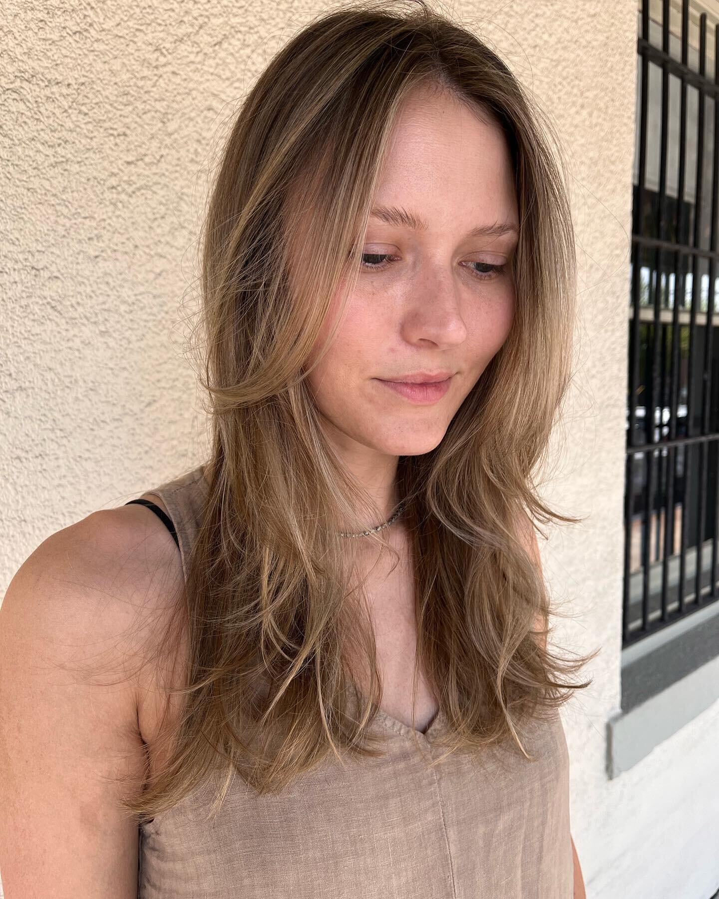 Beautiful natural gold 🤎🍯

#kevinmurphycolorme #maneandtailored #houstonstylist #houstonheights #downtownhouston #balayage #foilyage #blondebalayage #randco #arrojo #moroccanoil #blondehair #blondehighlights