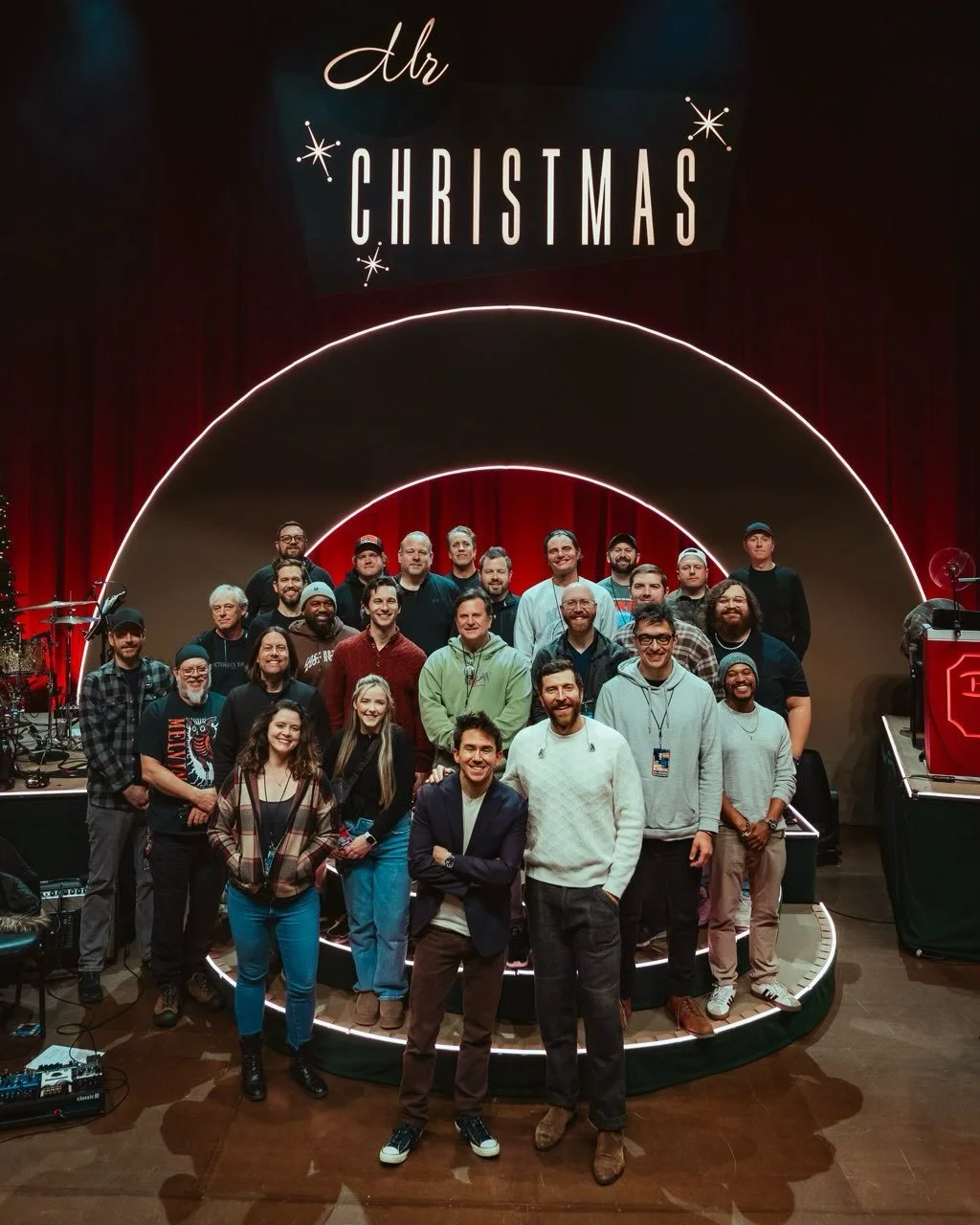 No better way to get in the mood for Christmas than to join @bretteldredge for his Glow Tour. Thank you to Brett, the entire Glow team and to everyone who came out to a show! 🎄🎅 truly an amazing experience.