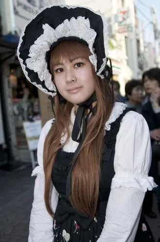 Japanese girl in Gothic Lolita or ‘Gothloli’ style, Harajuku Tokyo 2009. ©David B. Mann/PYMCA