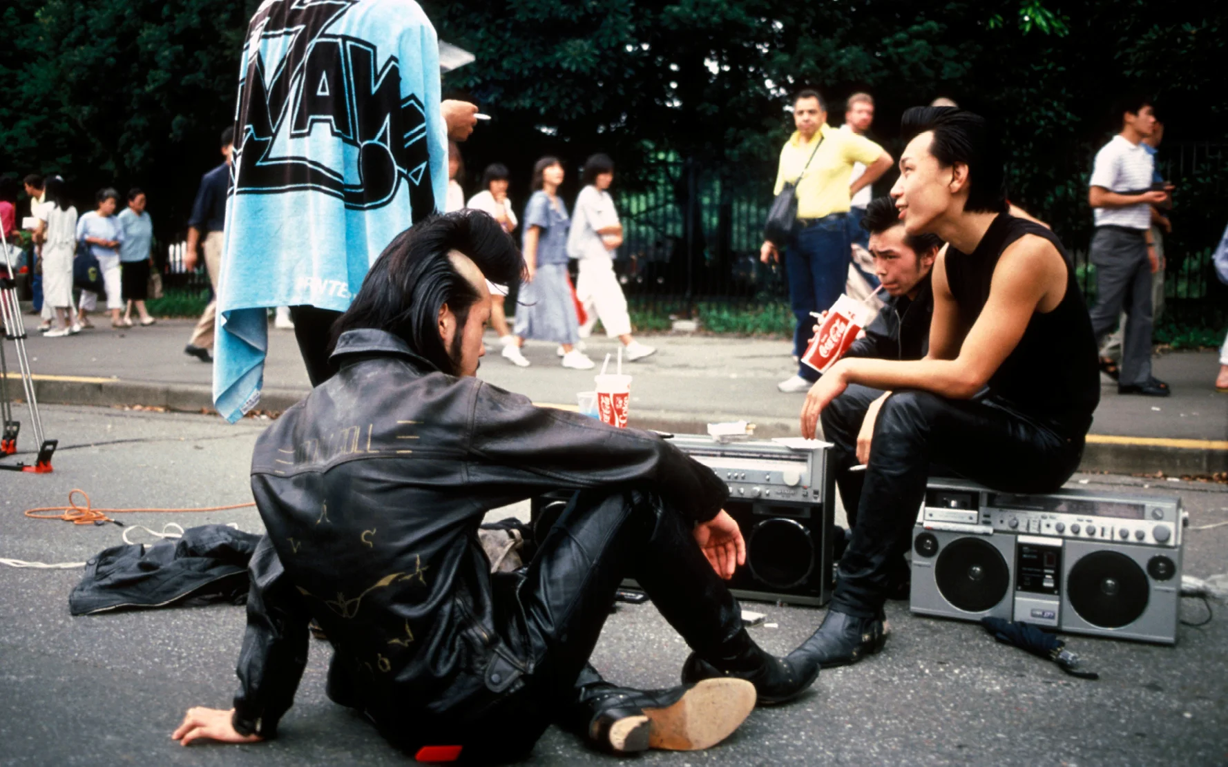 Teddy Boys, Harajaku Park Tokyo Japan 1986. © Josh Cheuse / PYMCA