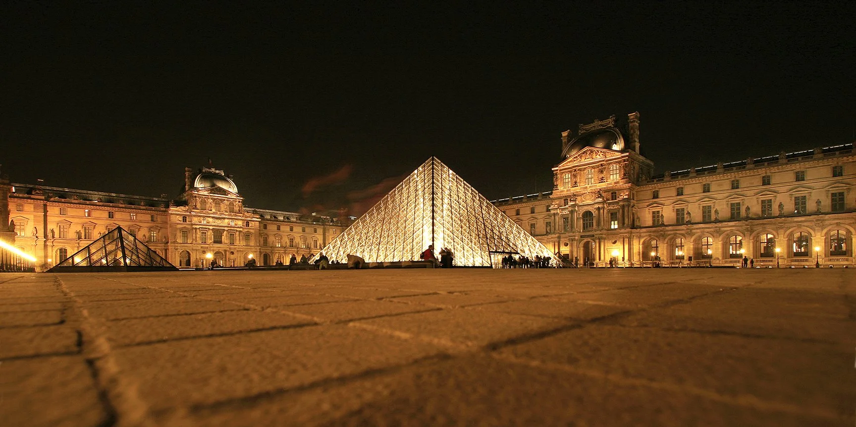 LouvreNightWEB.jpg
