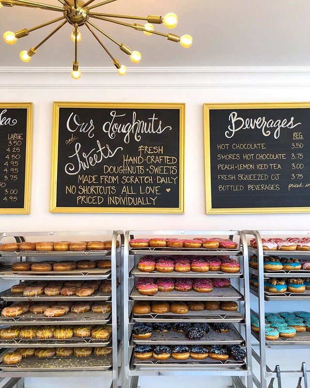 Sunshine in the Snowstorm .
.
.
.
.
.
.
.
.
#wmw #sunday #sunshinedoughnuts #snowstorm #donuts #burlington #travel #wanderlust #tlpicks #foodie #lefooding #toronto #torontolife #blogto #bonappetitmag #torontofood #beautiful #instagood #neverstopexplo