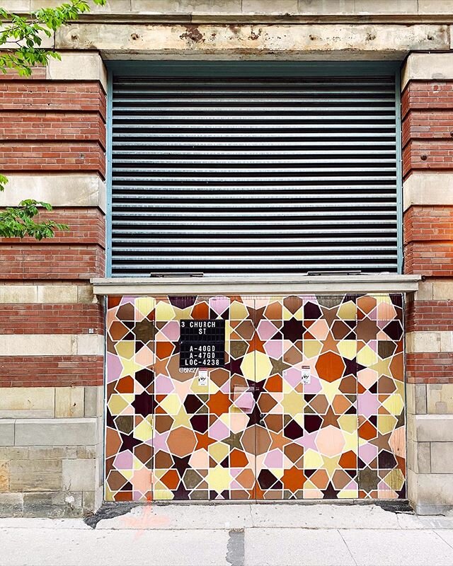 Love a great doorway!
.
.
.
.
.
.
.
.
.
.
#wmw #toronto #door #doorsofinstagram #art #streetart #oldtoronto #stlawrencemarket #design #architecture #archilovers #travel #beautiful #instagood #fromwhereistand #culturetrip #iamatraveler #loveTO #nevers