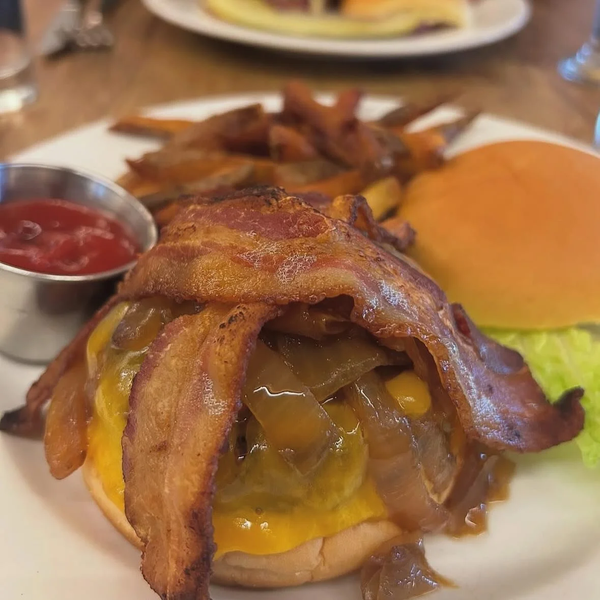 &ldquo;YES a million times 🍔&rdquo;
Pc: @boken__bites 

Come in tonight for one of our juicy burgers and our $10 Tuesday espresso martinis 🍸 🌟