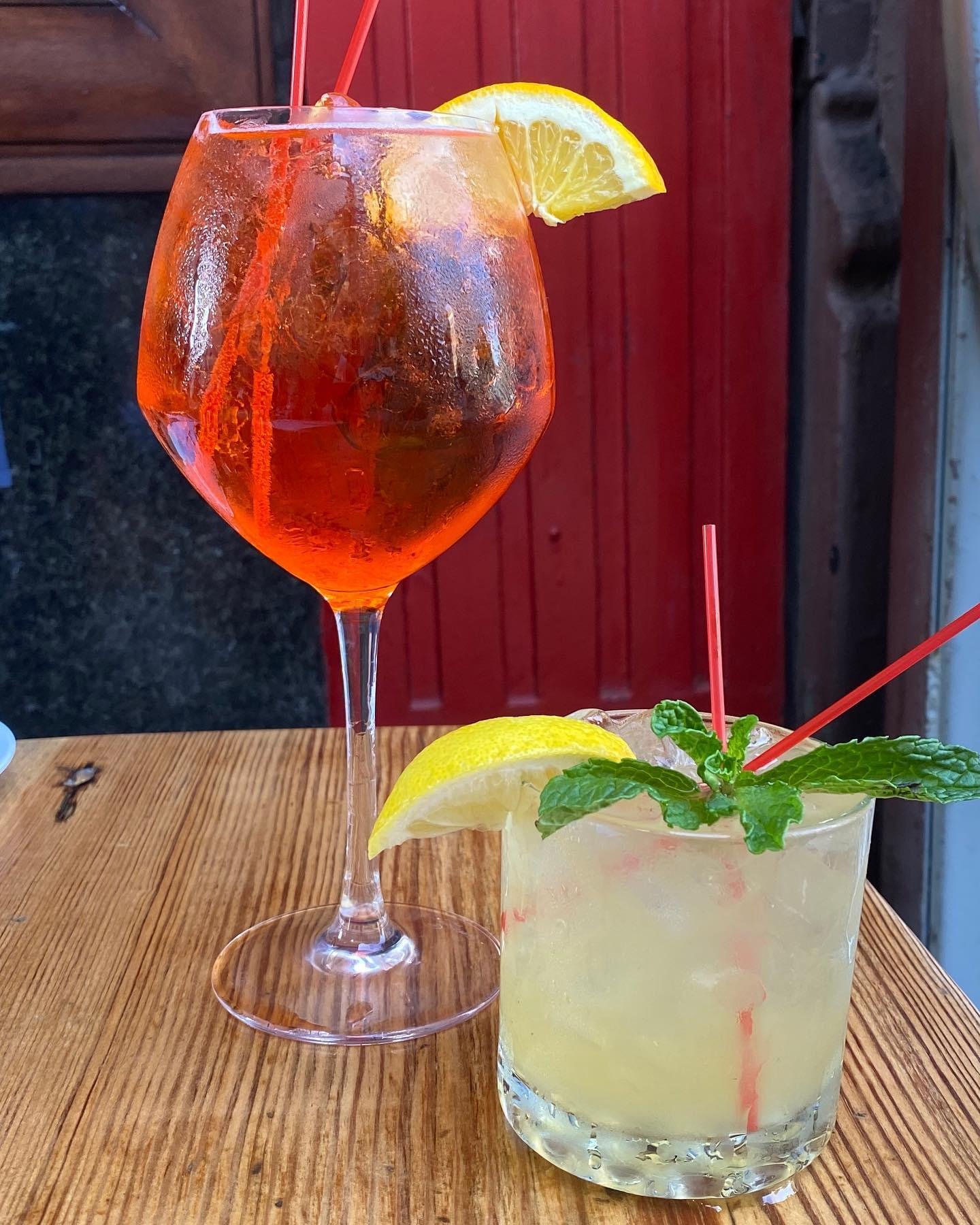 Join us this weekend at Onieals Hoboken for cocktails on our patio 🌞 #OniealsHoboken #HobokenEats #HobokenNightlife #HobokenCocktails #HobokenDining