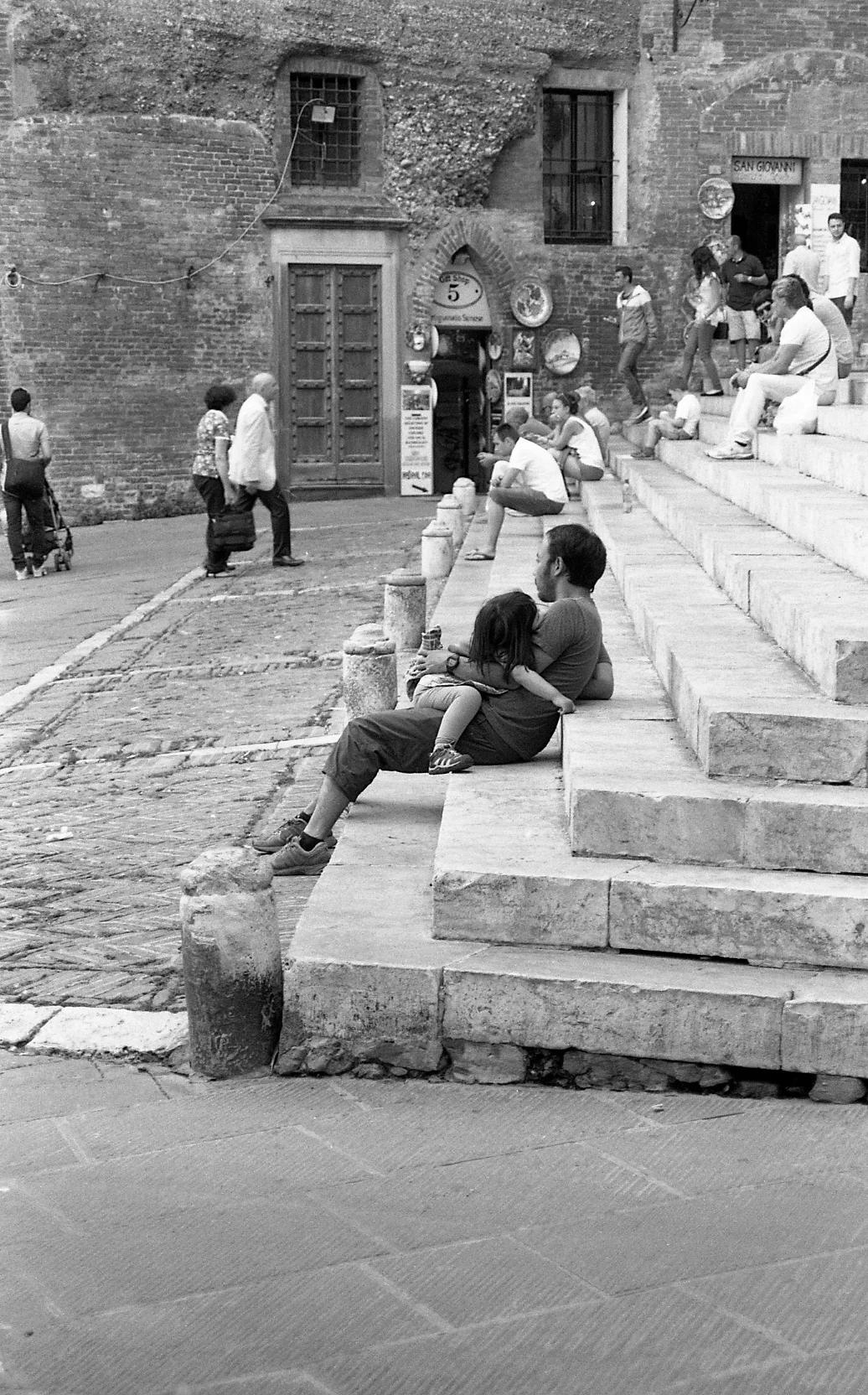 naptime on the steps in Sienna. 35mm.