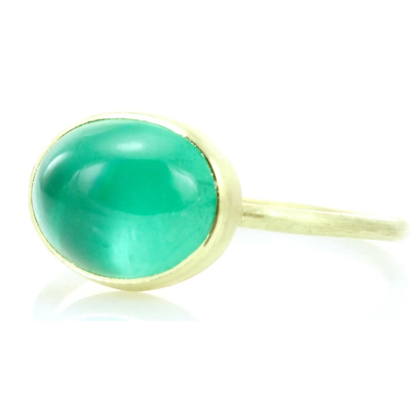 Tis the season for A BIG, JUICY EMERALD RING!! 🎁🤩
This nearly-perfect one-of-a-kind specimen is over 4 carats and set in 18k gold.
Hey Santa Baby, make someone&rsquo;s holiday with this treasure! Available at @loriwarnergallery 
#handmadejewelry #o