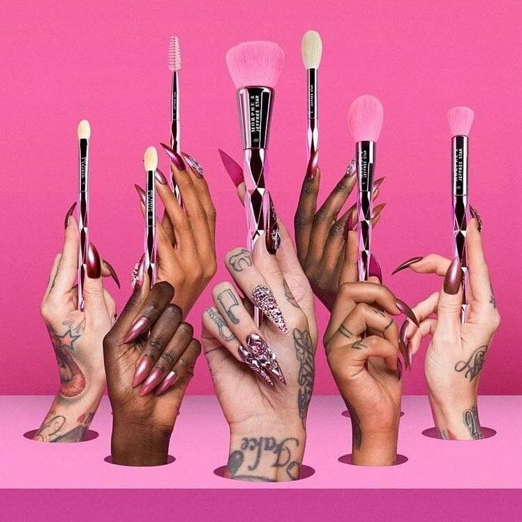 jeffree-star-brush-set-hands.jpg