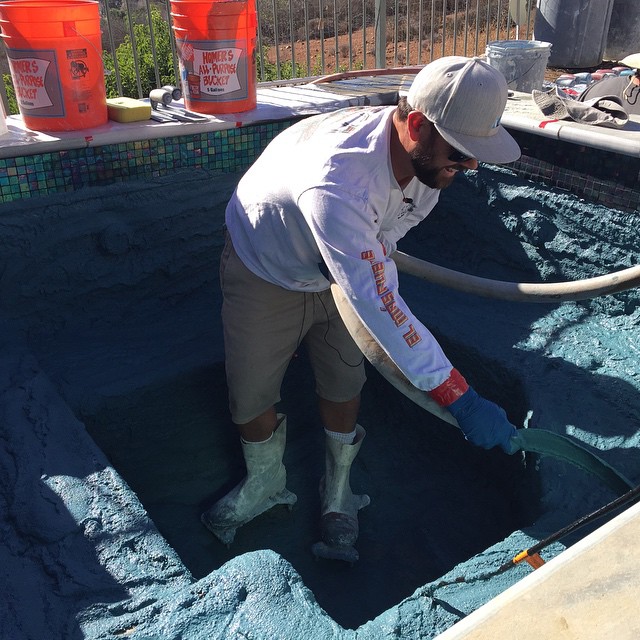 Installing Courtzscapes pool floor