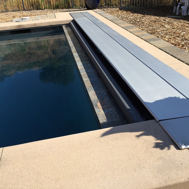 Standard aluminum automatic pool cover lid.