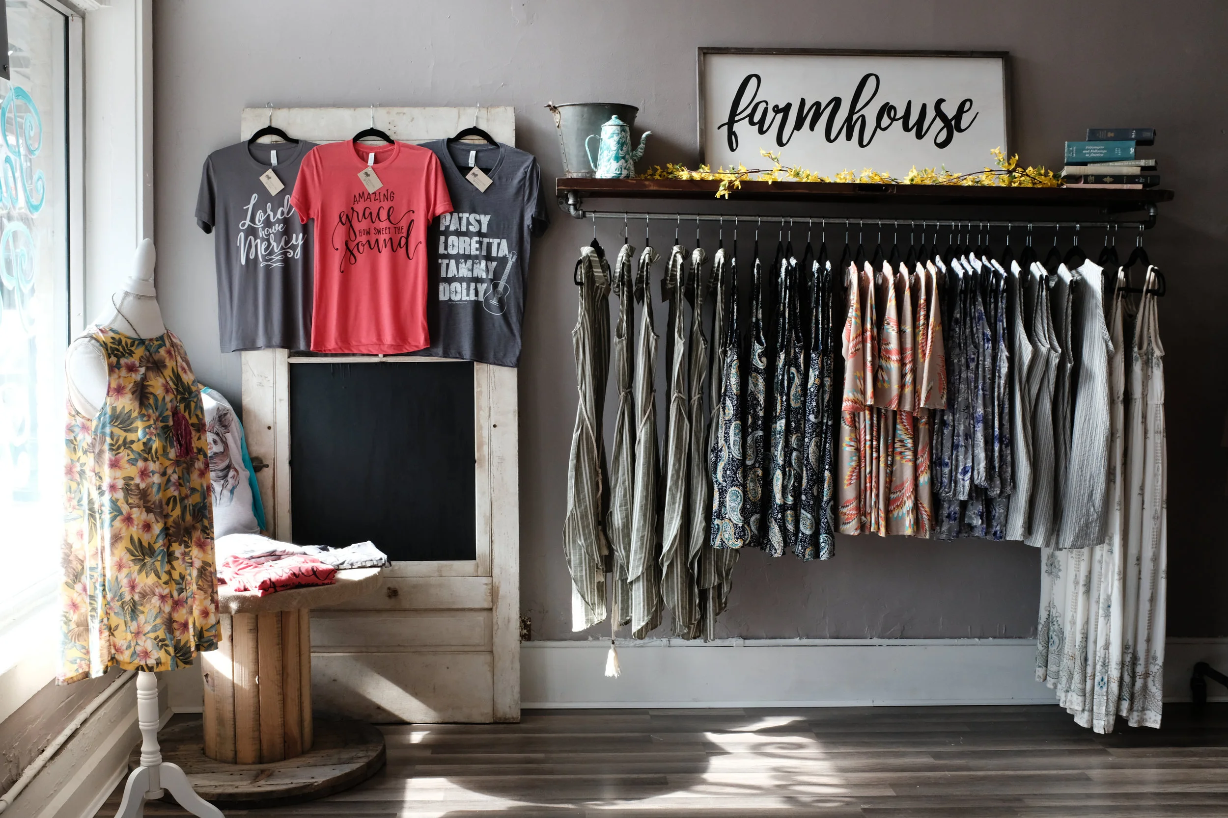 Kelsey Wallace And Her Paisley Pig Folk