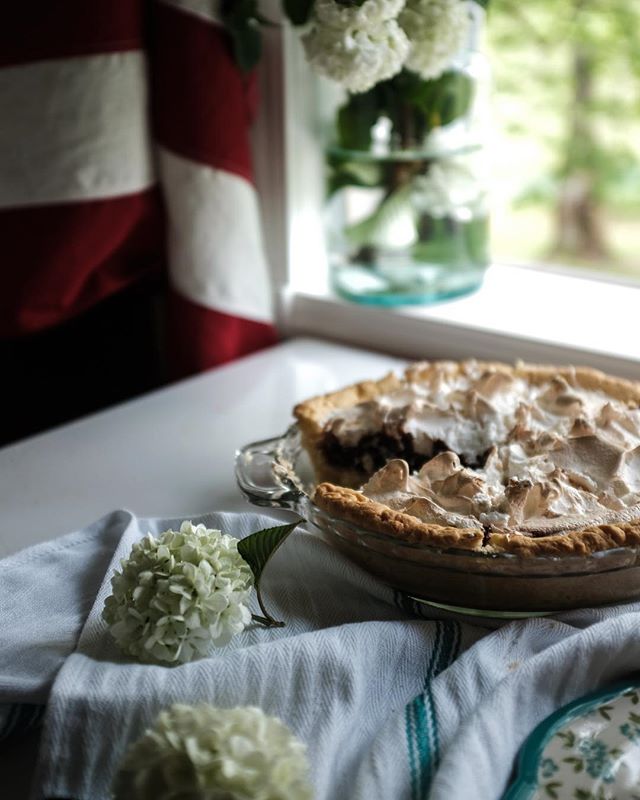 Sometimes you just need to bake a chocolate pie to feel alive. Today is one of those days, even if this photo is from the summer.