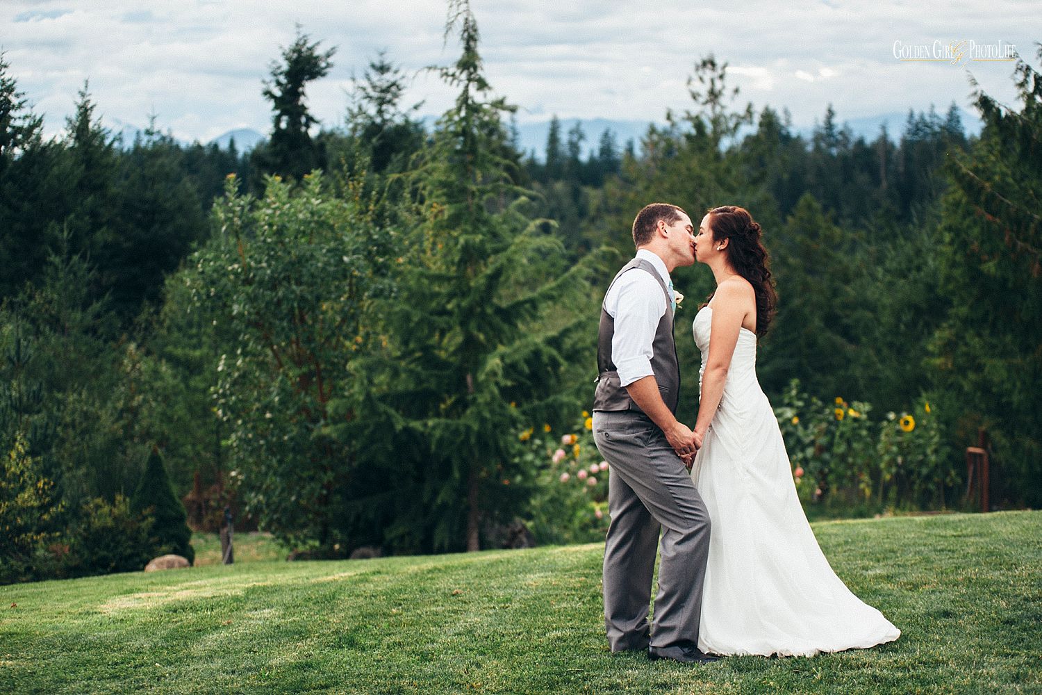 Raspberry Ridge Farm Bed Breakfast Poulsbo outdoor wedding