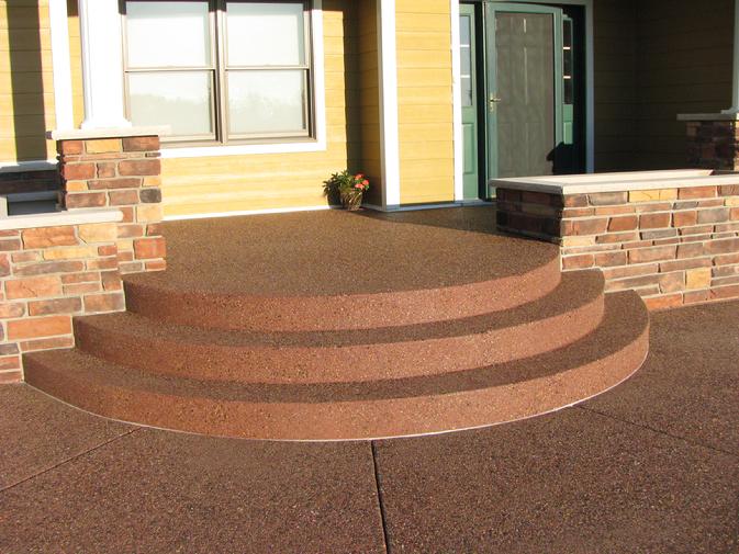 Rounded Colored Exposed Aggregate Step