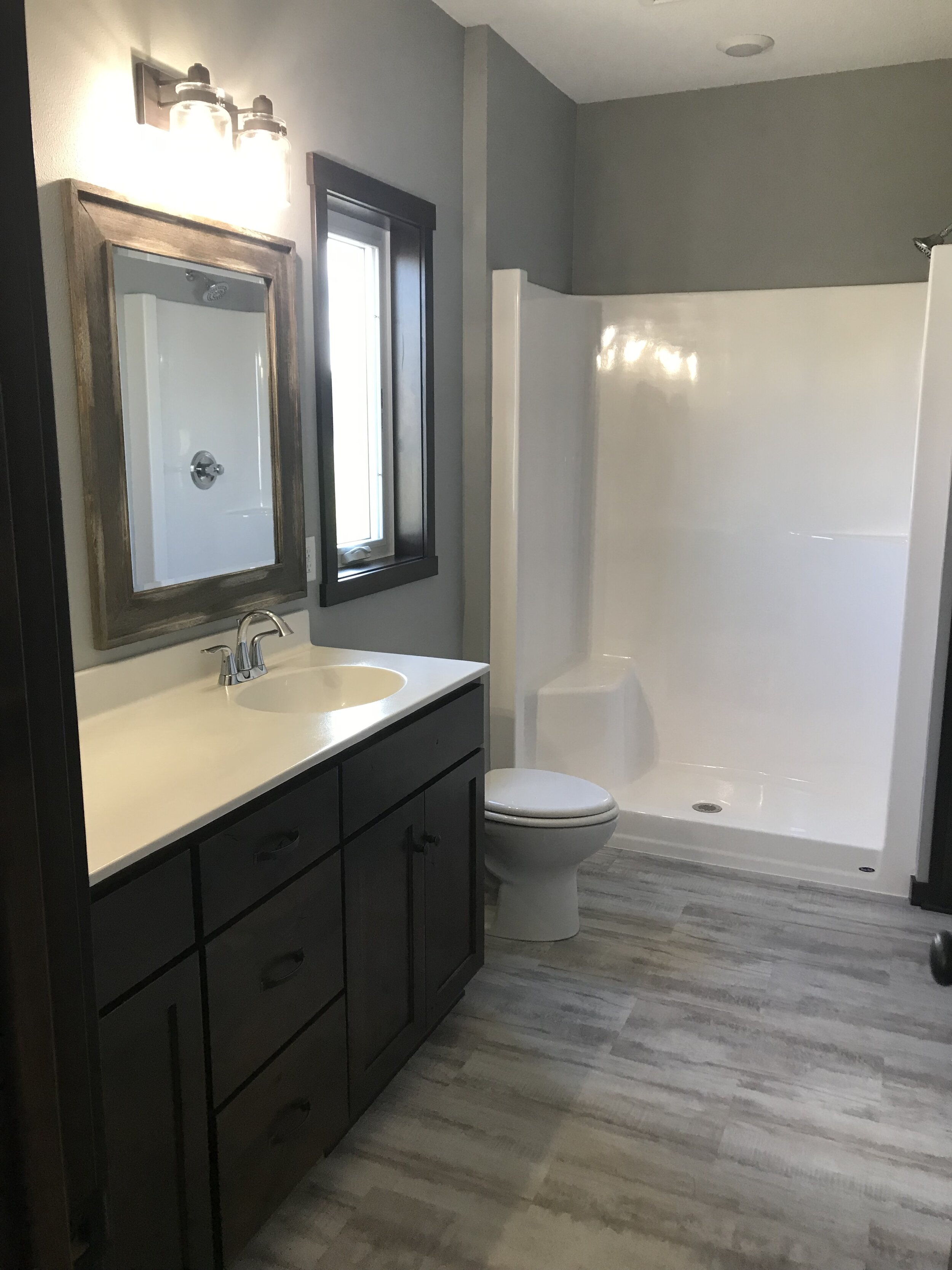 943 Master bath.jpg