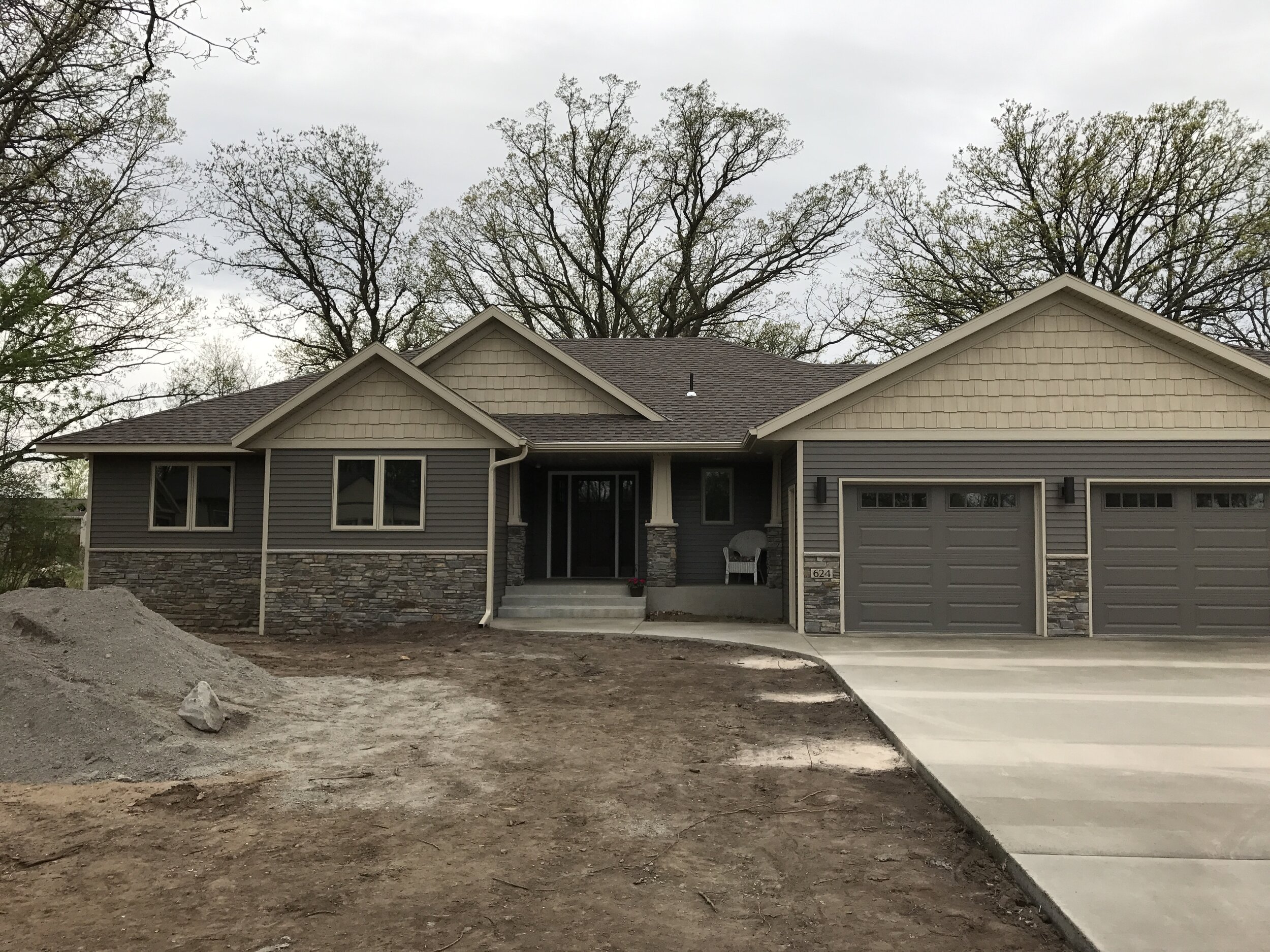 Sauerer Front House Garage.JPG