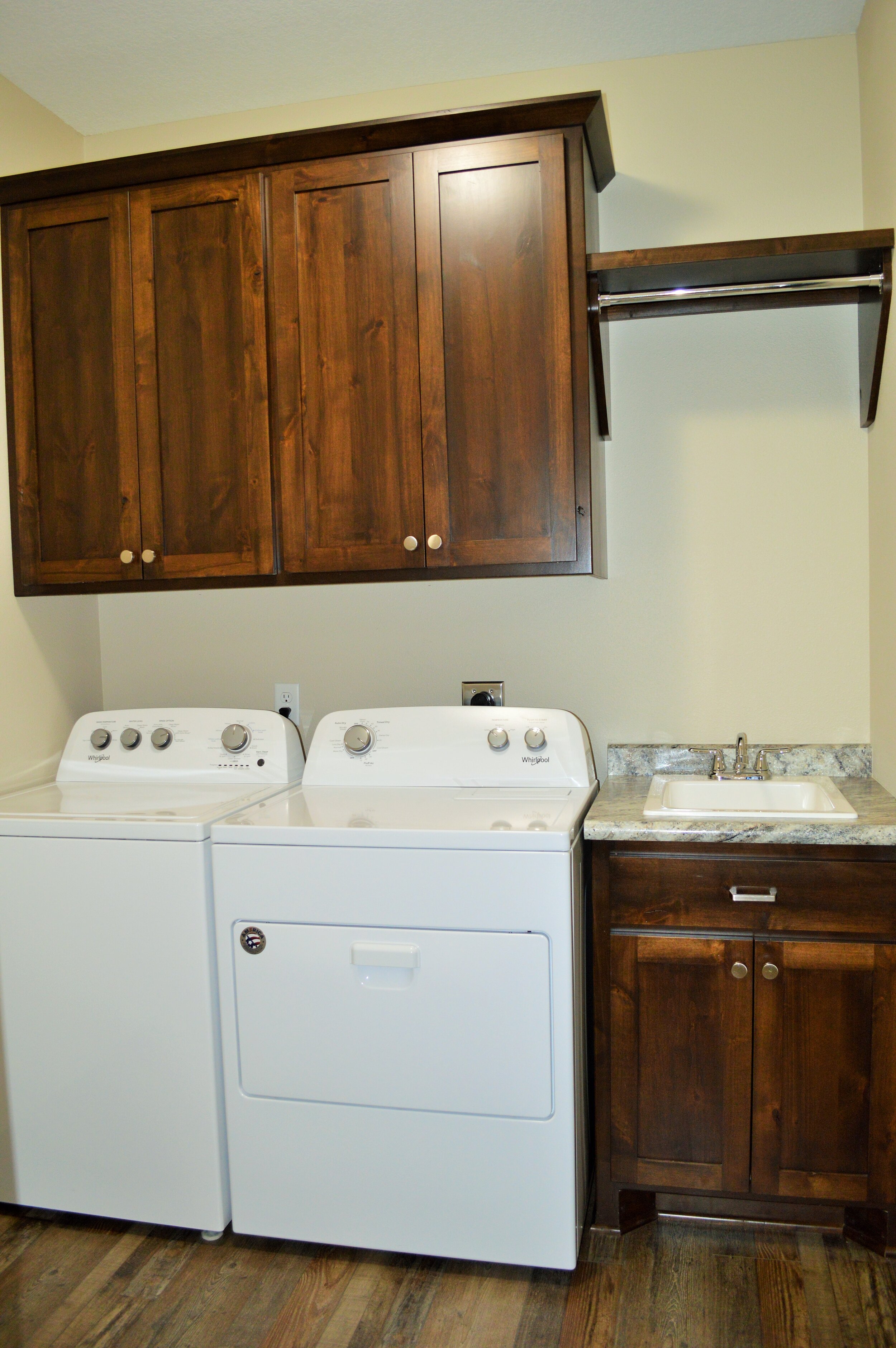 945 laundry room.jpg