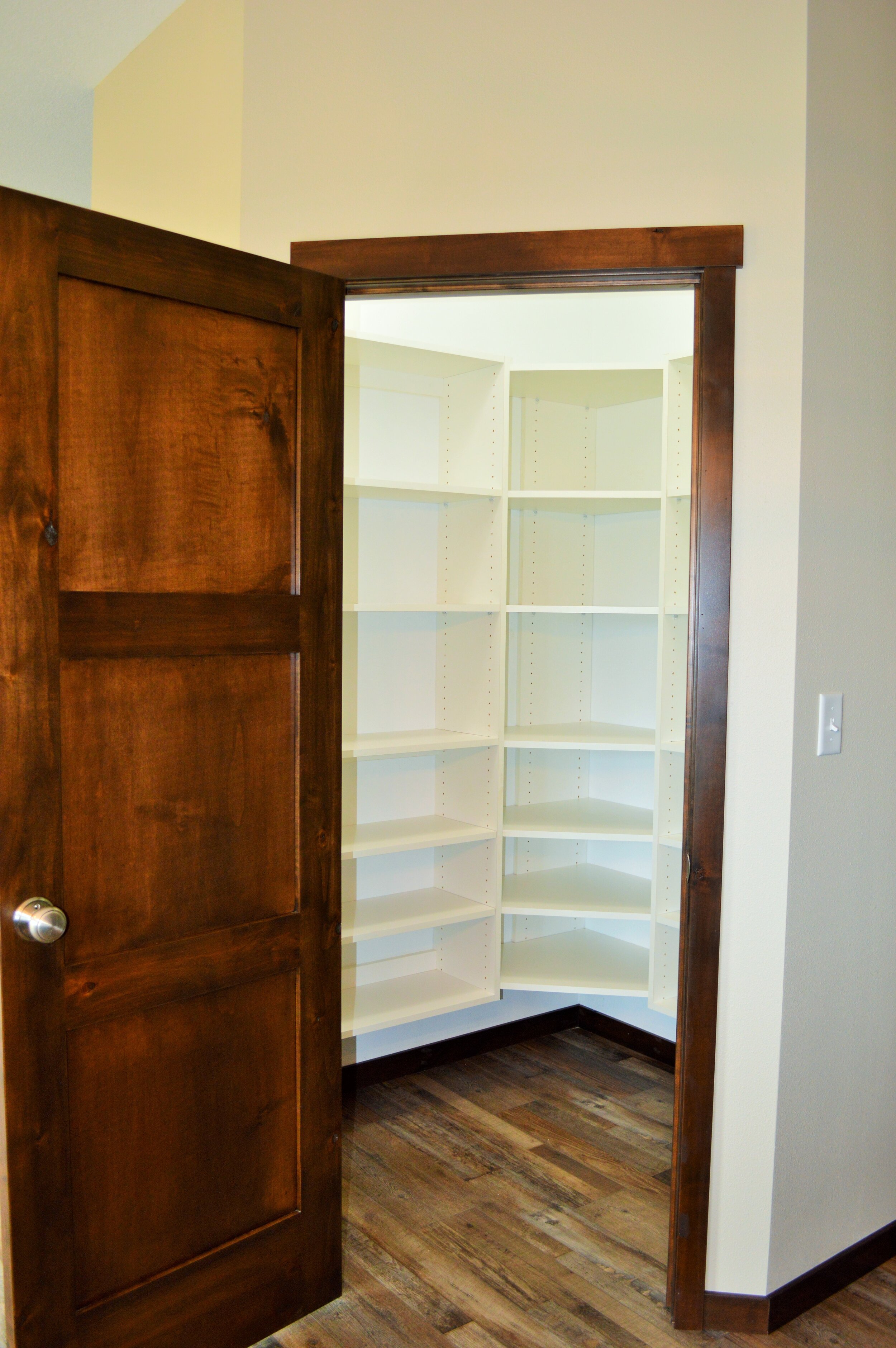 945 walkin pantry.jpg